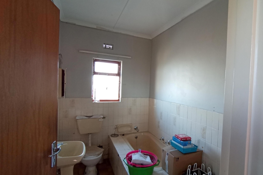 3 Bedroom Property for Sale in Louwville Western Cape